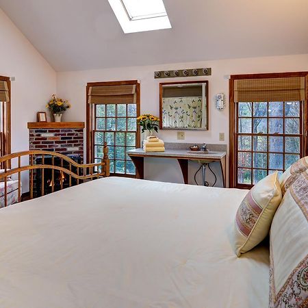 Breakfast On The Connecticut Bed & Breakfast Lyme Exterior photo