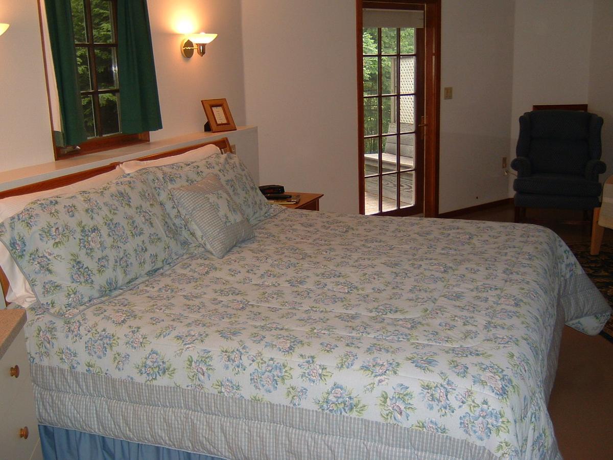 Breakfast On The Connecticut Bed & Breakfast Lyme Exterior photo