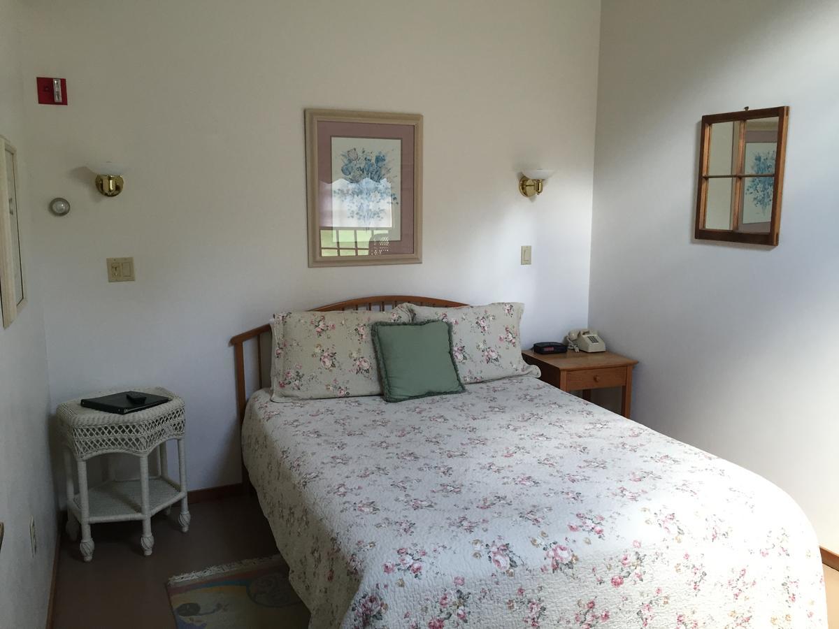 Breakfast On The Connecticut Bed & Breakfast Lyme Exterior photo