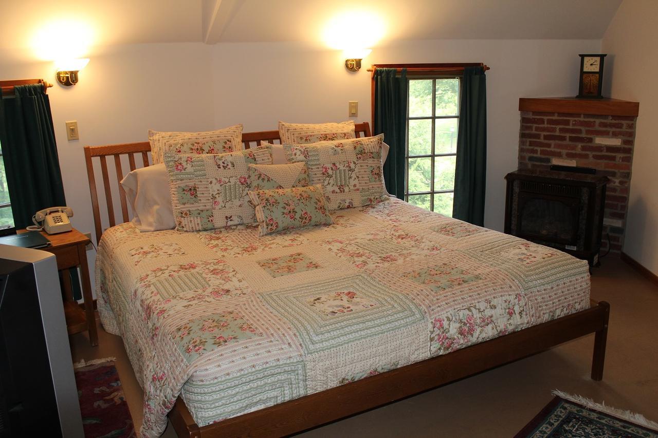 Breakfast On The Connecticut Bed & Breakfast Lyme Exterior photo